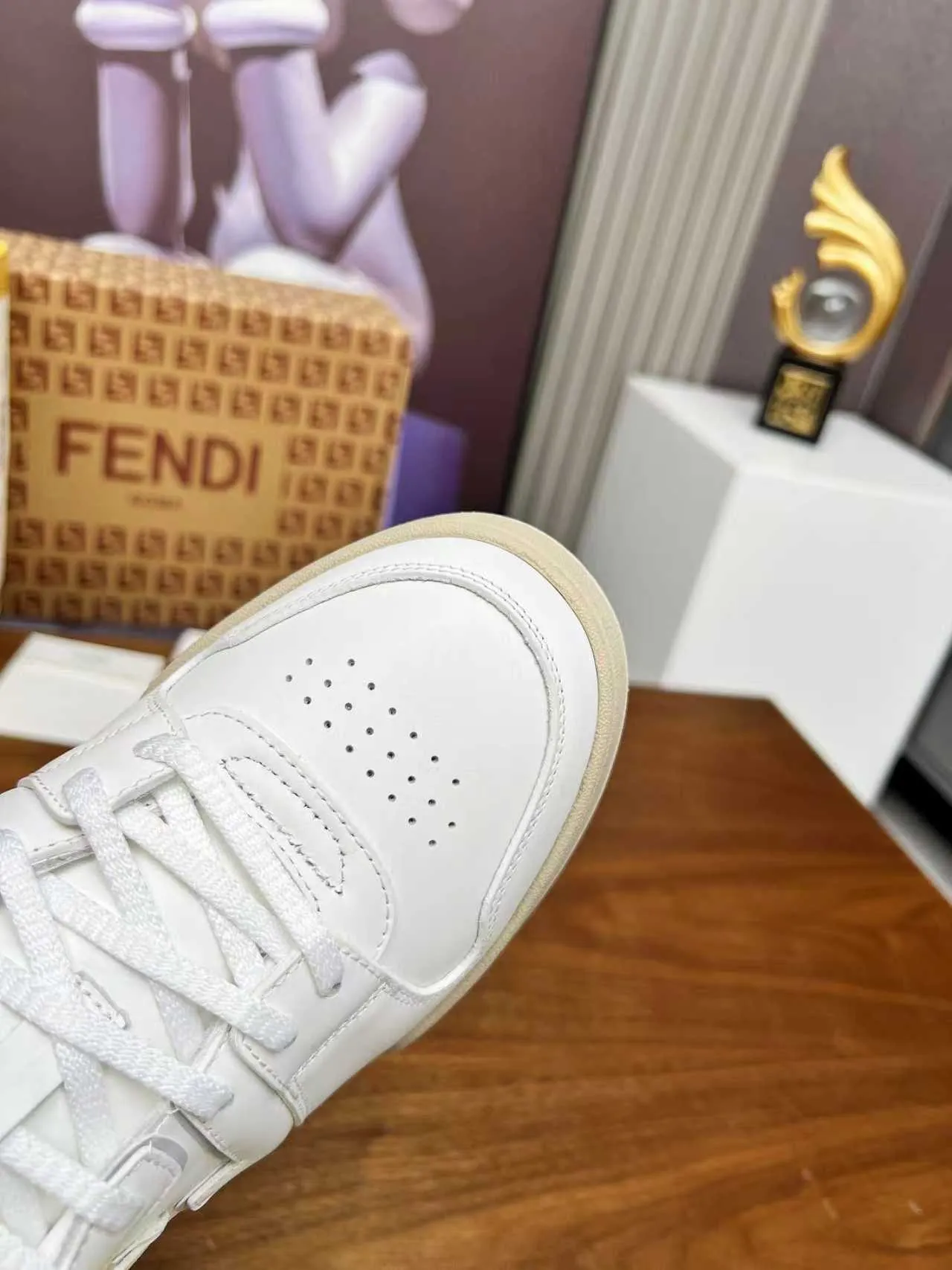 Factory price 660💰 Fendi·Fendi⛳️Hot-selling 35--45 couple model👫 FD match Original purchase for RMB14340 One-to-one reproduction Designer Kim Jones's first sneaker fendi match and Donkey brand Trainer basketball sneakers, fresh blood injected with FF retro design Super good-looking and versatile, the upper is made of cowhide and cowhide splicing combination, with concave and convex double F on the side The logo lining is made of terry velvet 🤗Super soft on the feet, lightweight and comfortable to match with a sweatshirt, original full package! ✦ Fabric: cowhide + cowhide color matching ✦ Lining: original terry velvet lining ✦ Sole: original molded multi-color color matching sole ✦ Sole: mesh injection molding pad ✦ Sole thickness: 3.5cm ✦ Female size: 35--40, female 40 customized ✦ Male size: 39--45, male 45 customized